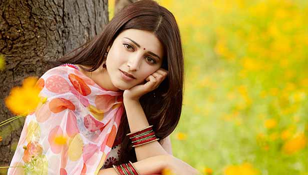 காதலர் அருகில் இல்லாததால் வருத்தமடைந்த ஸ்ருதிஹாசன் Shruti-Haasan-sadly-depressed-because-of-Lover