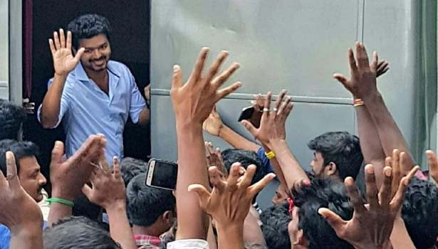 காதலர் தினத்தில் சத்தமில்லாமல் டிரெண்டான விஜய் Vijays-trends-on-social-media-on-Valentines-day