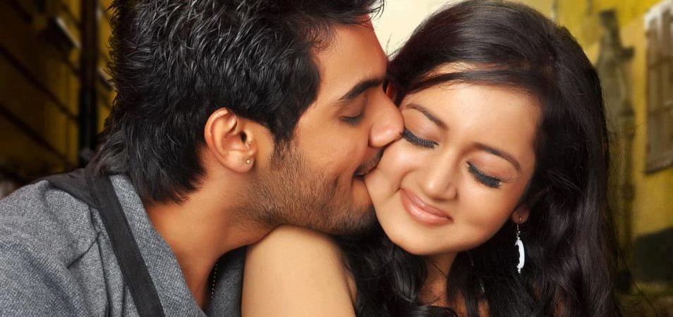 உங்காளு பண்புள்ள ஆண்மகனா இதைப் பார்த்து தெரிஞ்சுக்கலாம்!!! Romantic Couple