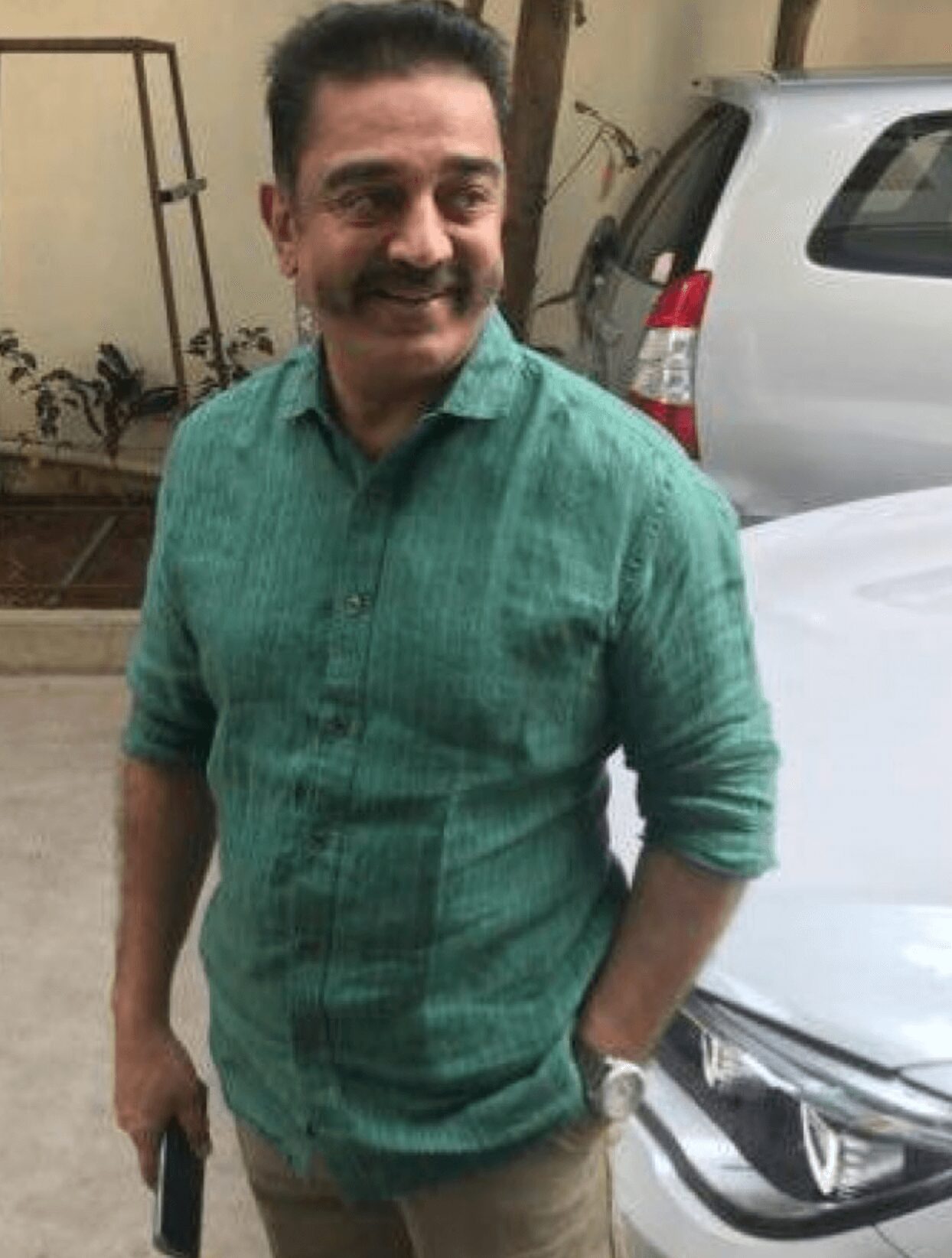 இந்தியன் 2 படத்திற்காக கமல் மாற்றிய கெட்டப், ரசிகர்கள் இன்ப அதிர்ச்சி - புகைப்படம் உள்ளே 4 Screen Shot 2018 03 19 at 10.02.54 PM 1 |