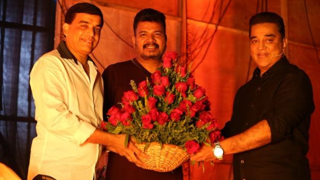 இந்தியன் 2 படத்திற்காக கமல் மாற்றிய கெட்டப், ரசிகர்கள் இன்ப அதிர்ச்சி – புகைப்படம் உள்ளே இந்தியன் 2 படத்திற்காக கமல் மாற்றிய கெட்டப், ரசிகர்கள் இன்ப அதிர்ச்சி – புகைப்படம் உள்ளே