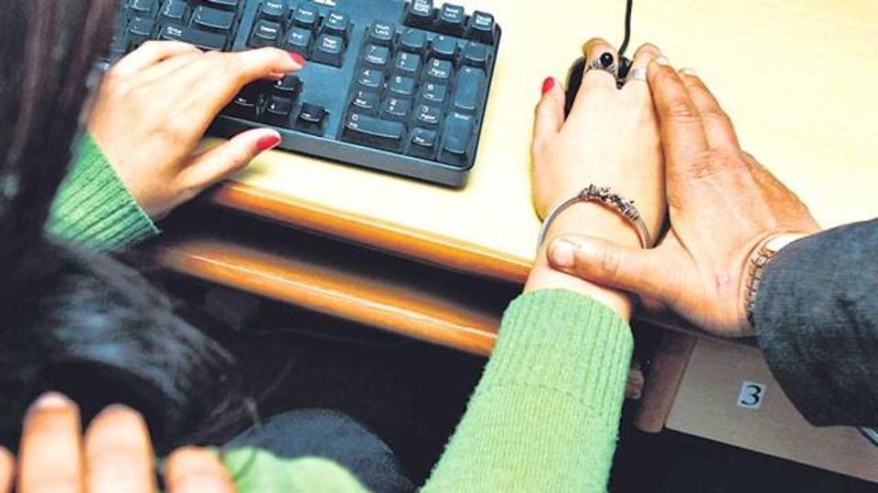 டிவி நடிகைக்கு பாலியல் தொல்லை – அரசியல் பிரமுகர் கைது harassment-at-workplace_5a4e96a2-cc64-11e6-b3cb-dcd306bf19b8