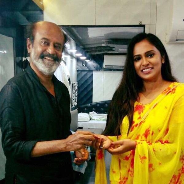 மேக்கப் இல்லாமலே நீங்க ரொம்ப அழகா இருக்கீங்க – பிரபல நடிகையை புகழ்ந்து தள்ளிய ரஜினி : யார் அந்த நடிகை? புகைப்படங்கள் உள்ளே 4 suganya 07161 |