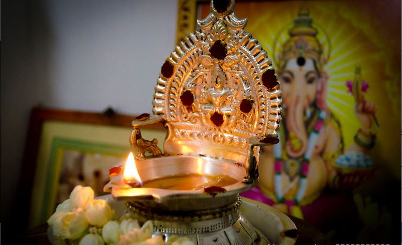 காமாட்சி விளக்கை ஏன் பயன்படுத்துகிறார்கள்? Kamatchi-Amman-Vilakku-thinatamil