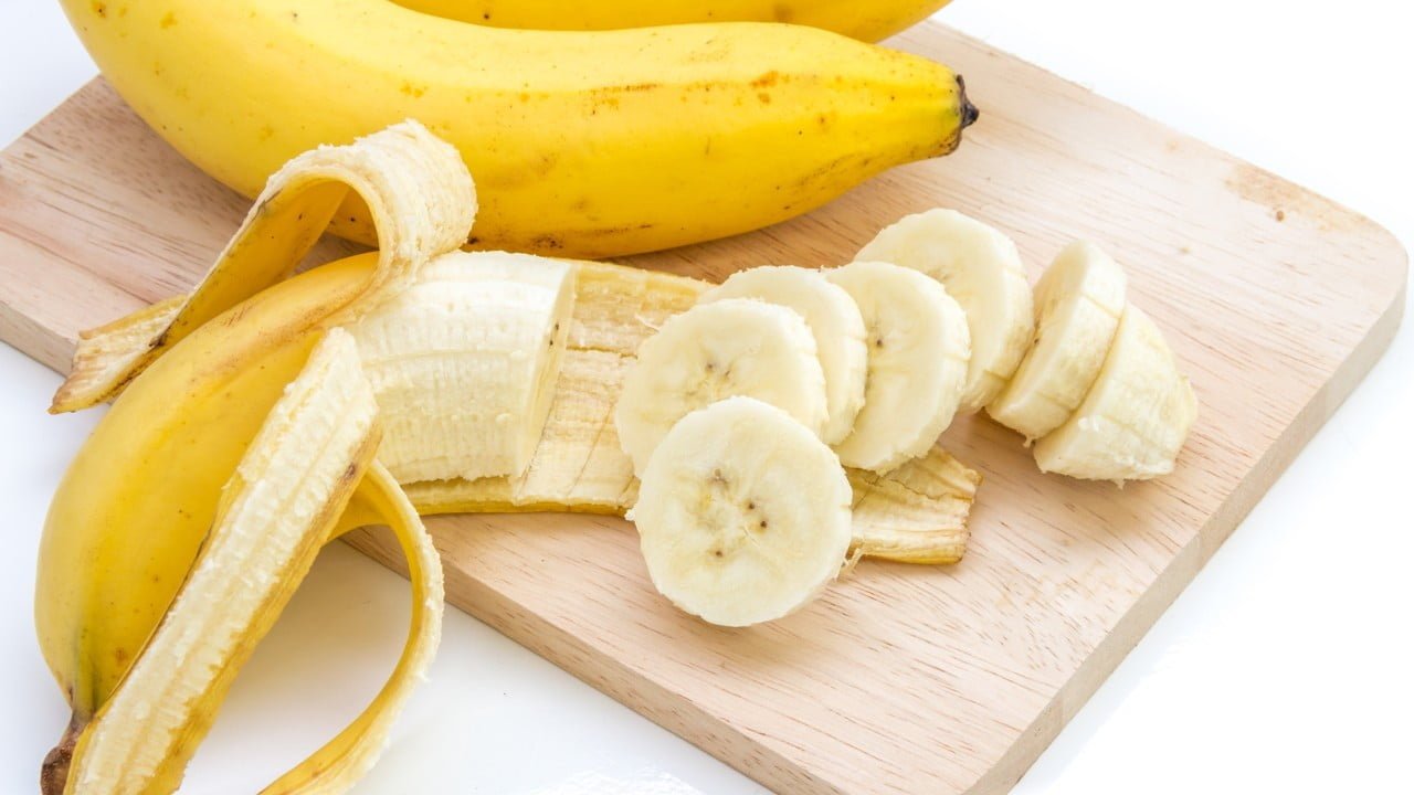 வாழைப்பழம் அதிகமாக சாப்பிட்டால் என்னவாகும்…??? banana-eat-too-much-thinatamil