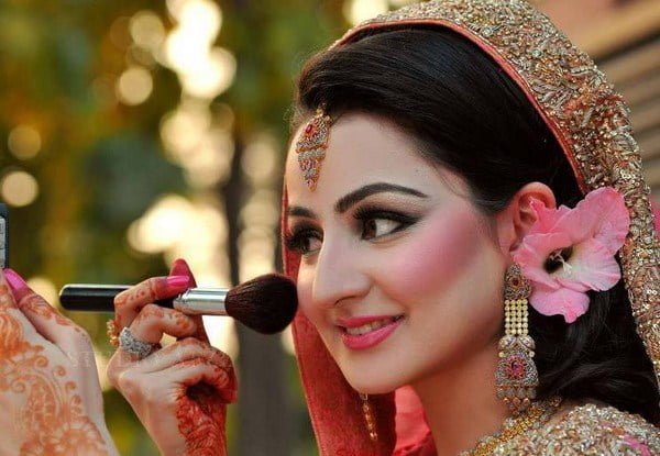 மணப்பெண் அலங்காரத்தில் கவனிக்க வேண்டிய அம்சங்கள் 2 hindu bridal makeup for round face |