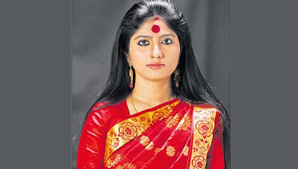 அம்மன் தாயி படத்தில் இரட்டை வேடங்களில் பிக் பாஸ் ஜூலி Bigg-Boss-Julie-act-dual-roles-Amman-Thaayi-Movie_thinatamil