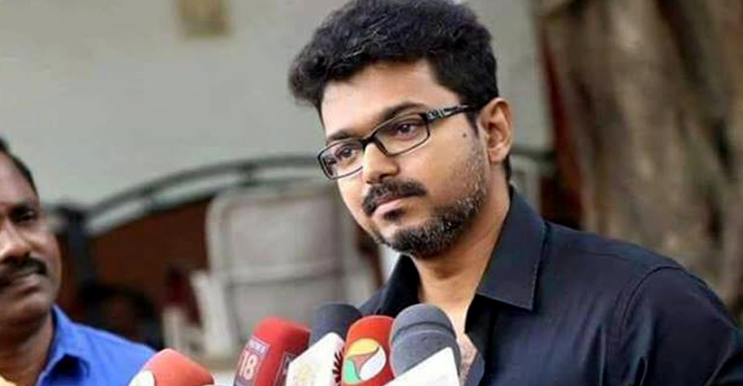 தூத்துக்குடி துப்பாக்கி சூட்டில் பலியானவர்கள் குடும்பத்துக்கு நடிகர் விஜய் நேரில் சென்று ஆறுதல் தூத்துக்குடி துப்பாக்கி சூட்டில் பலியானவர்கள் குடும்பத்துக்கு நடிகர் விஜய் நேரில் சென்று ஆறுதல்