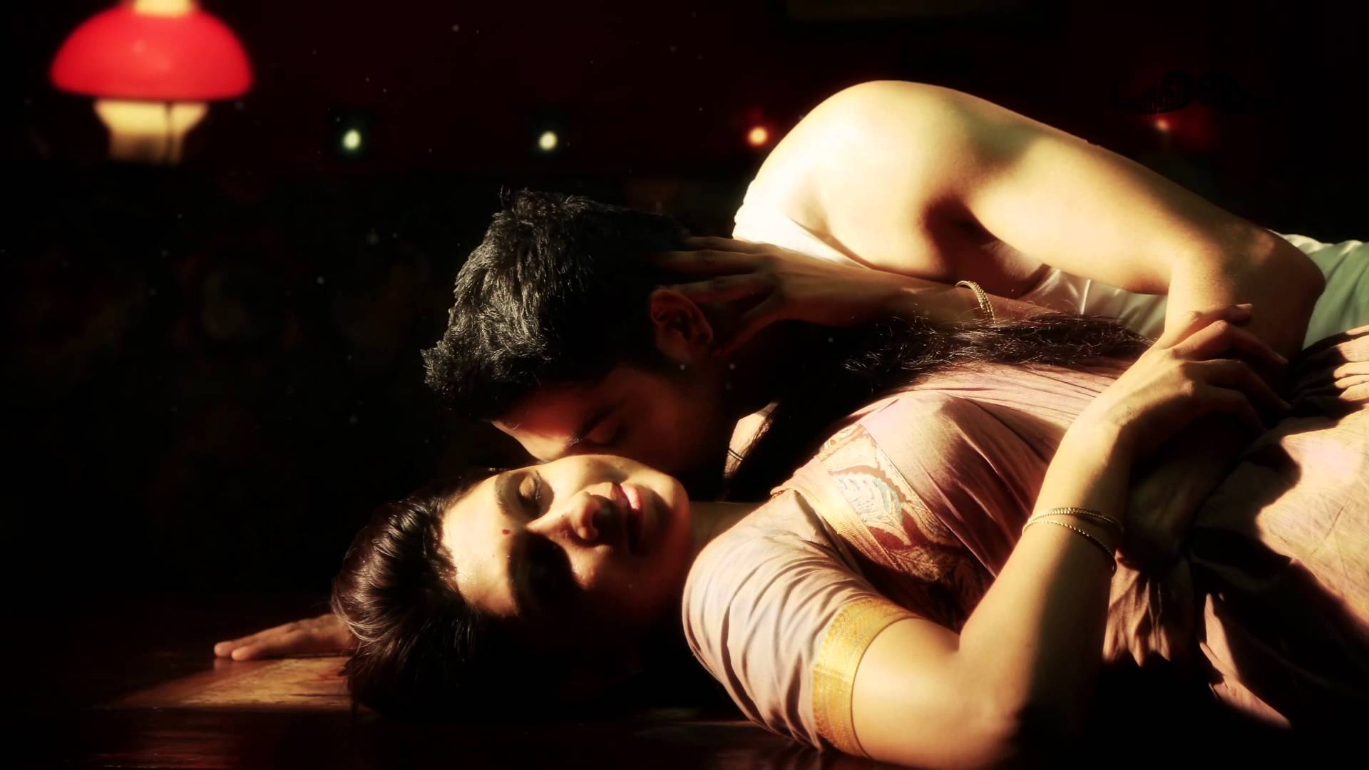 ஹீரோவை திடீரென கட்டி அணைத்த ஹீரோயின் heroine-suddenly-kiss-hero-thinatamil