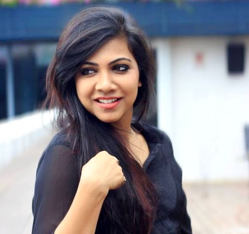 Madonna Sebastian thinatamil |