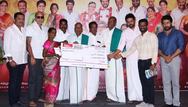 கடைக்குட்டி சிங்கம் வெற்றிவிழாவில் தமிழக விவசாயிகளுக்கு ரூ.1 கோடி வழங்கிய சூர்யா