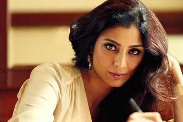 நான் திருமணம் செய்யாததற்கு அவர்தான் காரணம் – தபு Tabu-blames-Ajay-Devgan_thinatamil