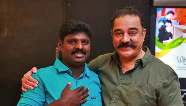 வசீகர குரலால் அனைவரையும் கவர்ந்த கூலித்தொழிலாளி உன்னியை சந்தித்த கமல்ஹாசன் Viral-singer-rakesh-unni-met-kamalhaasan_thinatamil