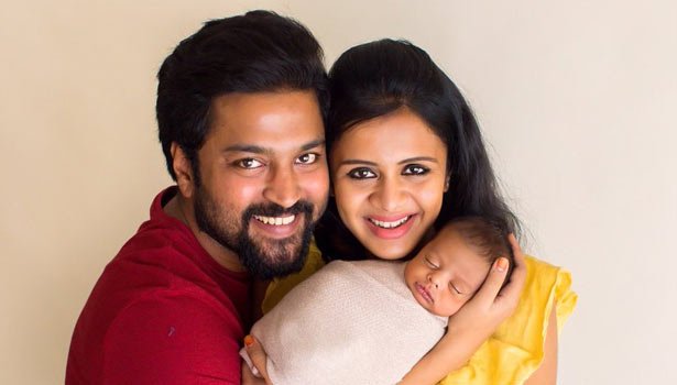 முதல் முறையாக குழந்தை புகைப்படத்தை வெளியிட்ட கயல் சந்திரன் – அஞ்சனா kayal-chandran-vj-anjana-uploads-his-baby-boy_thinatamil