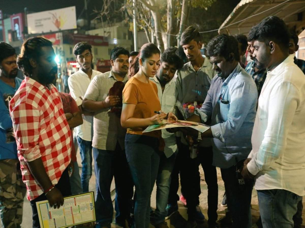 எதிர்பாராத நேரத்தில் நயன்தாரா கொடுத்த சூப்பர் பரிசு! ஸ்பெஷல் புகைப்படம் இங்கே எதிர்பாராத நேரத்தில் நயன்தாரா கொடுத்த சூப்பர் பரிசு! ஸ்பெஷல் புகைப்படம் இங்கே