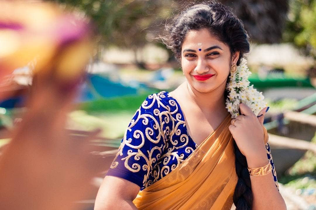 ஒட்டு மொத்த தமிழர்களையும் கவர்ந்த இலங்கையை சார்ந்த லொஸ்லியா, இணையத்தை அதிர வைக்கும் ட்ரெண்டிங் ஒட்டு மொத்த தமிழர்களையும் கவர்ந்த இலங்கையை சார்ந்த லொஸ்லியா, இணையத்தை அதிர வைக்கும் ட்ரெண்டிங்