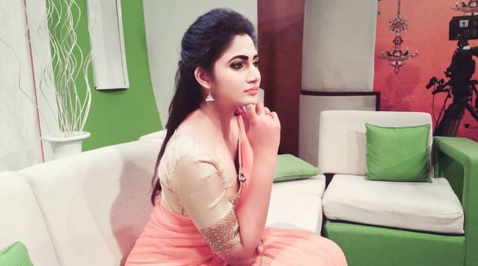 பிக்பாஸில் மற்ற போட்டியாளர்களால் புறக்கணிக்கப்படும் இலங்கை பெண்! இதுதான் காரணம் losliya-avoid-by-other-contestant-in-bigboss-3-thinatamil