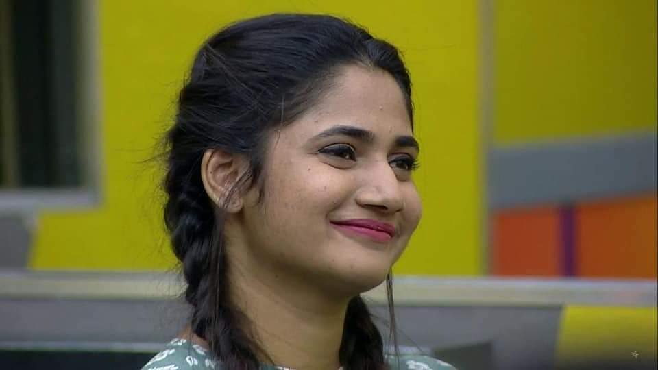 லொஸ்லியா இலங்கை போரை பற்றி கூறிடுமோ என்று பயமாருக்கு! சர்ச்சையை கிளப்பிய நடிகை losliya-bigboss3--thinatamil