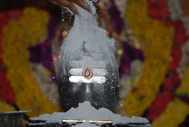 நாம் தினம் பூசும் விபூதிக்கும் சிவபெருமானுக்கும் நிஜமா ஏதாவது சம்பந்தம் இருக்கா? ஏன் பூசறோம்? 3 offer bhibhuti togod shiva thinatamil |