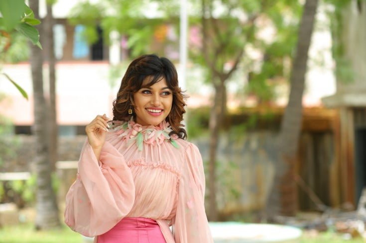 சினிமா அரசியலுக்கான பயிற்சி மையம் இல்லை – ஓவியா Actress-Oviya-said-Cinema-not-training-center-for-political_thinatamil