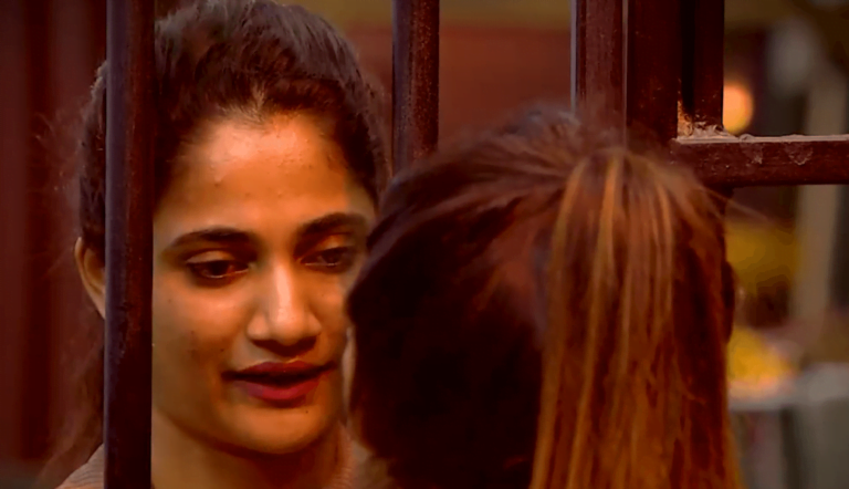Bigg-Boss-Losliya-and-Sakshi-thinatamil