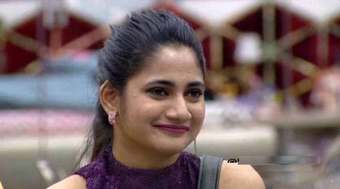 தந்தையுடன் ஈழத்துப்பெண் losliya?… தீயாய் பரவும் புகைப்படத்தின் பின்னணி இதுதான்! losliya