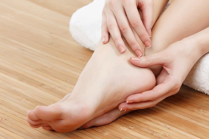 பித்த வெடிப்புக்கு வீட்டு வைத்தியம் home-remedies-for-feet-cracks_thinatamil