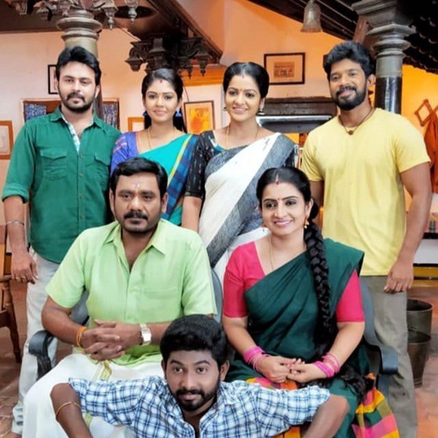 விருதால் வந்த பிரச்சனை.. பாண்டியன் ஸ்டோர்ஸ் சீரியலை விட்டு வெளியேறும் பிரபல நடிகை..! pandian-stores-tv-serial-thinatamil