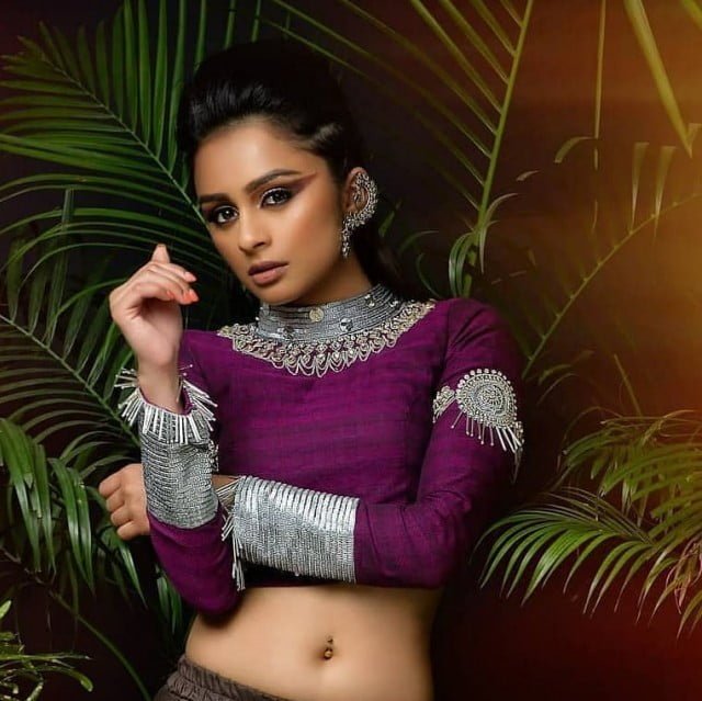 செம்ம கவர்ச்சி போட்டோஷுட் நடத்தி ஷாக் கொடுத்த சூப்பர் சிங்கர் ப்ரகதி- இந்த பொண்ணா இப்படி! 4 pragathi hot photoshoot thinatamil |