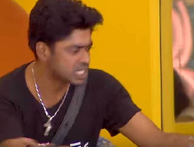 பிக்பாஸ் வீட்டில் சாண்டியின் அருகில் இருக்கும் இதை கவனித்தீர்களா? தீயாய் பரவும் புகைப்படம் sandy-biggboss-thinatamil