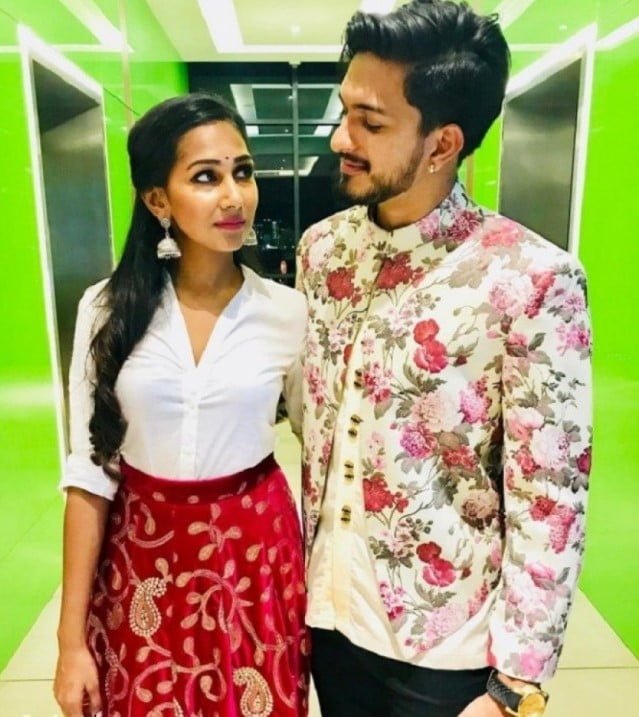 முகேன் காதலியா இது... எப்படி இருக்காங்க பாருங்க..! வைரலாகும் புகைப்படங்கள் #Mugen #Biggboss 5 mugen girl friend2 thinatamil |
