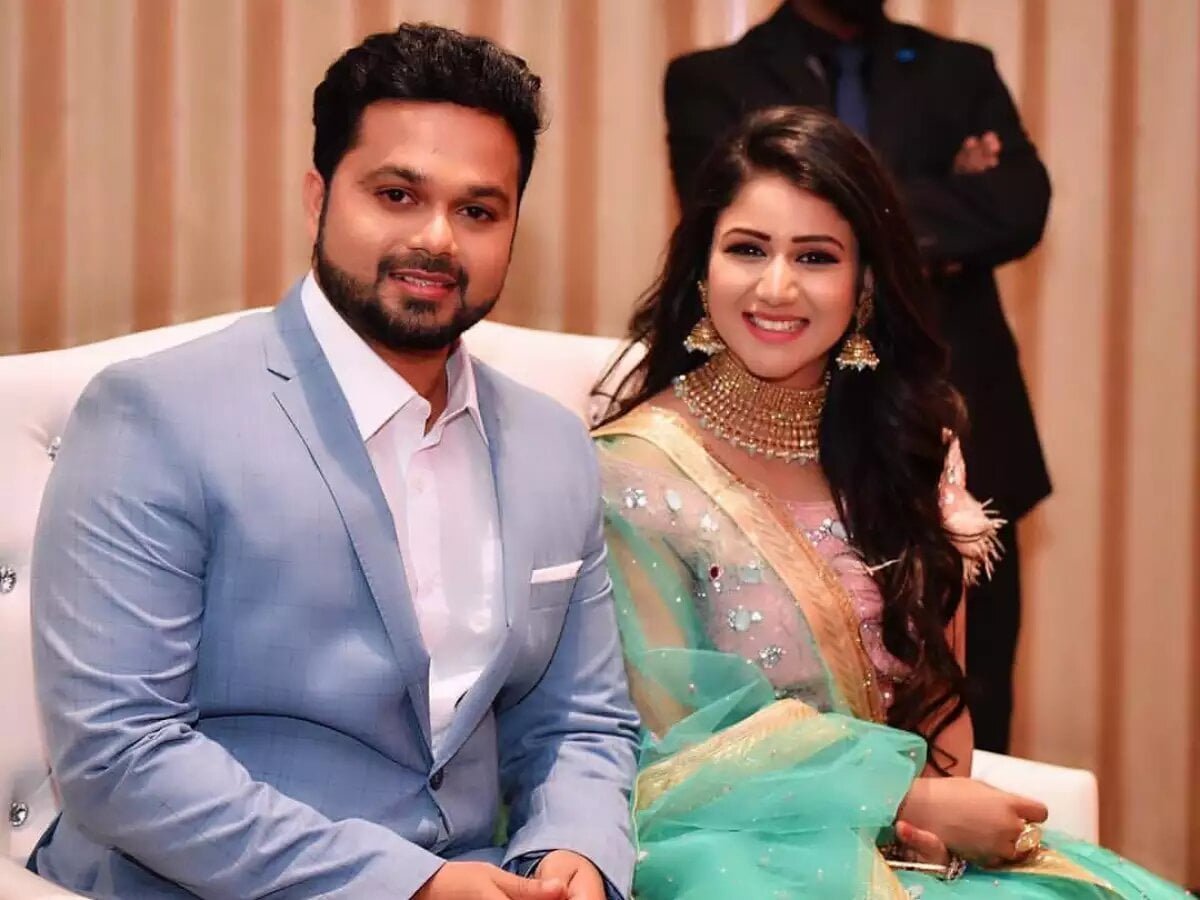 கொள்ளை அழகில் குழந்தையுடன் ஜொலிக்கும் ஆல்யா மான்சா…. குழந்தையின் பெயர் என்ன தெரியுமா? தீயாய் பரவும் புகைப்படம் alya-manasa-baby-girl-daughter-photo-thinatamil