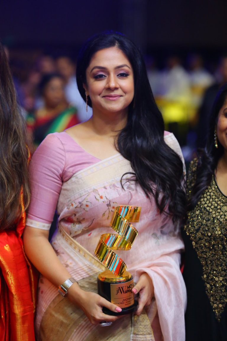 jyothika-in-jfw-awards-thinatamil