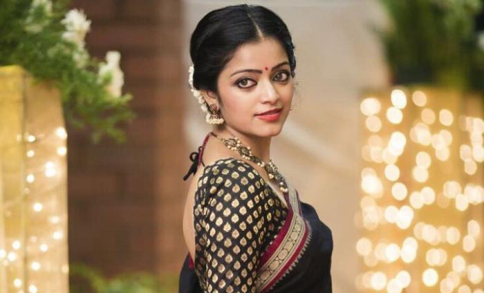 நடிகையை பாடகியாக்கிய கொரோனா..! janani iyer songs