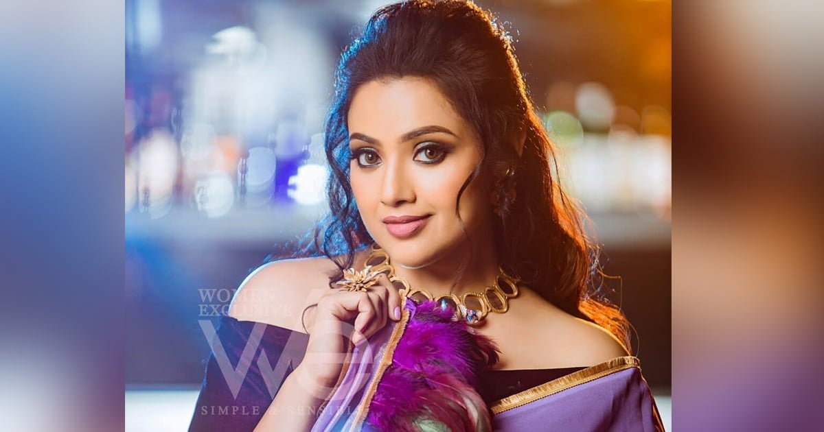 43 வயதில் மாடர்ன் உடையில் நடிகை மீனா நடத்திய போட்டோ ஷூட்! கடும் ஷாக்கில் ரசிகர்கள் meena new photo