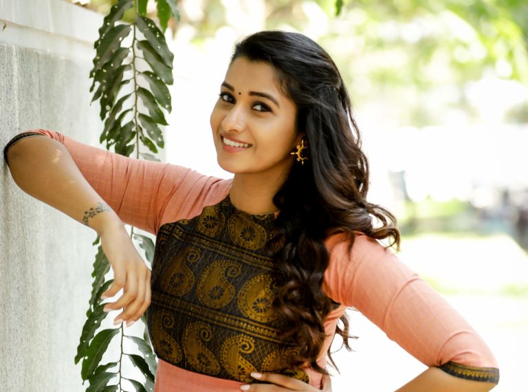 priya_bhavani_shankar_on-social-media-thinatamil