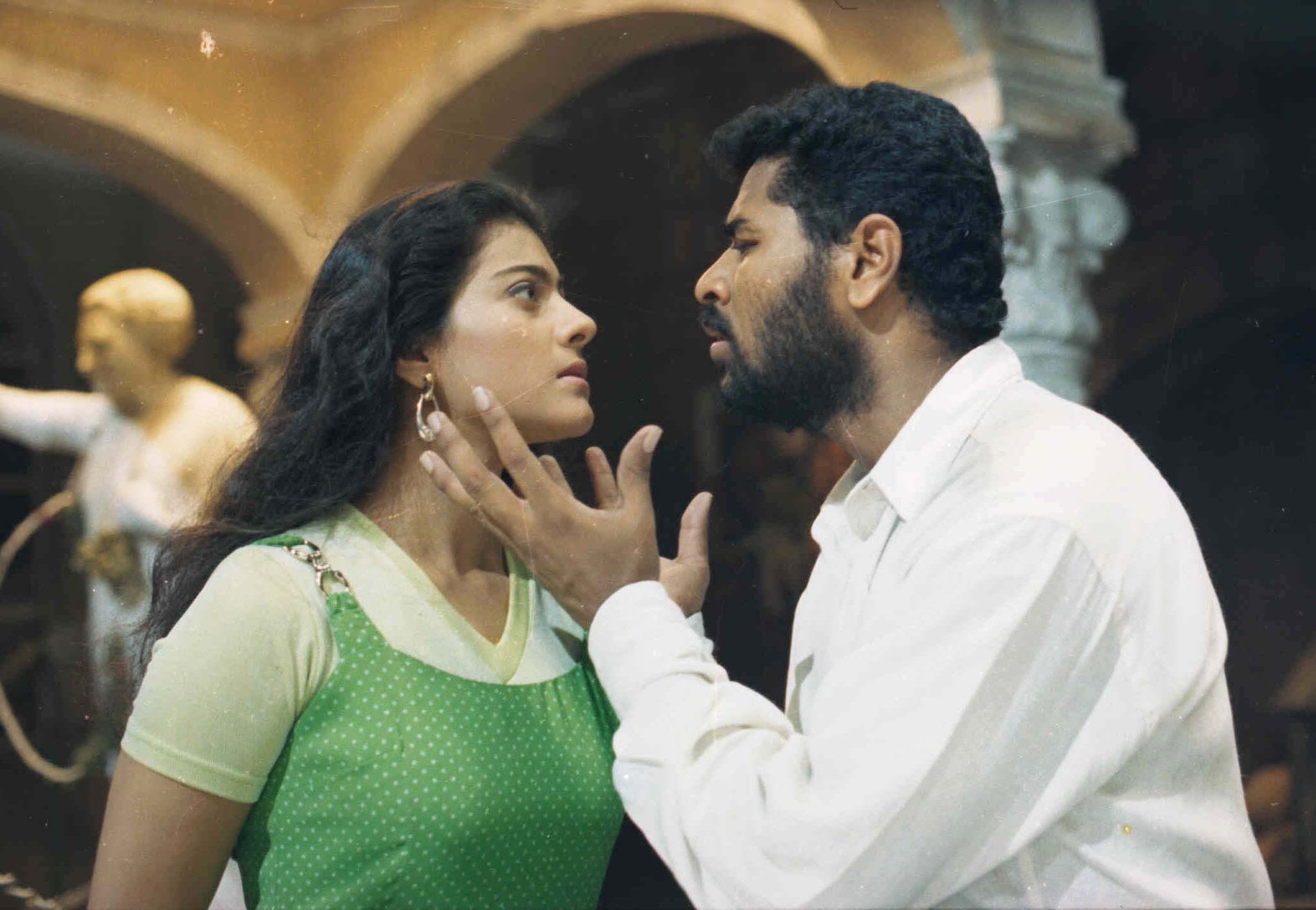 தமிழர்களை கிறங்க செய்த இளம் பெண்! மின்சார கனவையும் மிஞ்சிய குரல்…. தீயாய் பரவும் காட்சி minsarakanavu-thinatamil