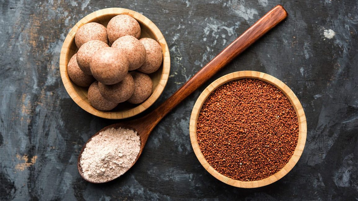 தமிழர்கள் மறந்து போன சக்தி வாய்ந்த உணவு! ஆயிரம் மருத்துவர்களையும் மிஞ்சிய அதிசயம்…. யாரெல்லாம் சாப்பிடலாம் தெரியுமா? ragi-grain-powder-thinatamil