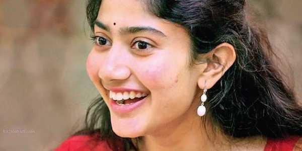 தேர்வு எழுத வந்த நடிகை சாய் பல்லவி- சூழ்ந்த ரசிகர்கள், புகைப்படங்கள் இதோ sai pallavi new photo