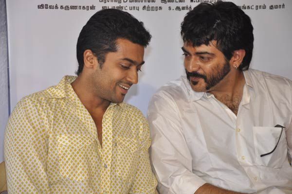 கையில் gift உடன் வந்த தல அஜித், வரவேற்க காத்திருந்த நடிகர்கள் சூர்யா மற்றும் கார்த்தி..பலரும் பார்த்திராத புகைப்படம் இதோ.. ajith-surya-karthi-thinatamil
