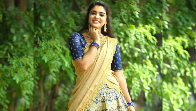 மாடர்ன் உடையில் புதிய விளம்பரத்தில் நடிக்கும் செம்பருத்தி சீரியல் புகழ் நடிகை ஷபானா- படப்பிடிப்பு தள புகைப்படங்கள் இதோ shabana-modern-dress-thinatamil