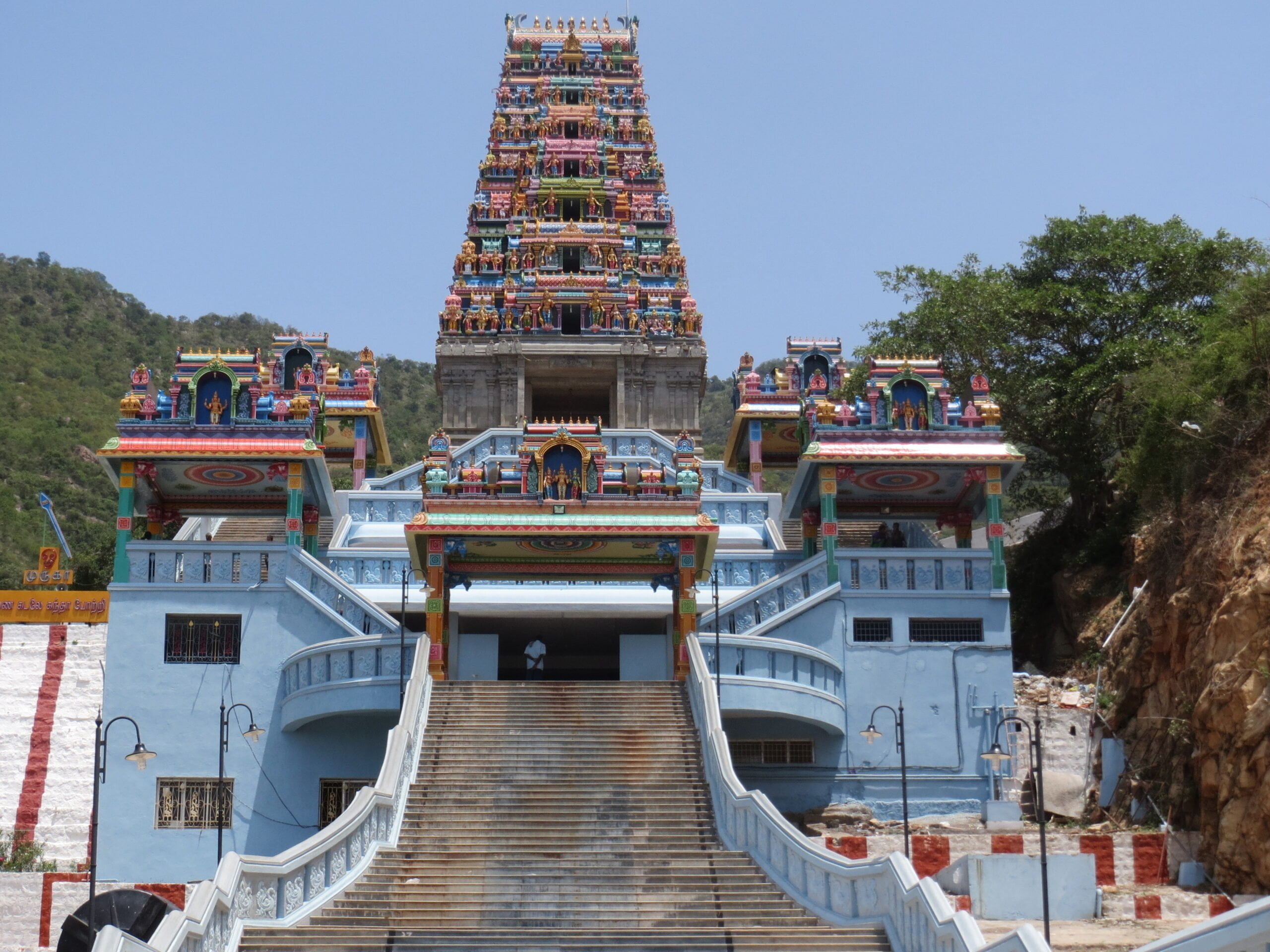 #மலைகளில்_கோயில்_அமைத்தார்கள்_ஏன்??? 4 Maruthamalai_Rajagopuram-thinatamil
