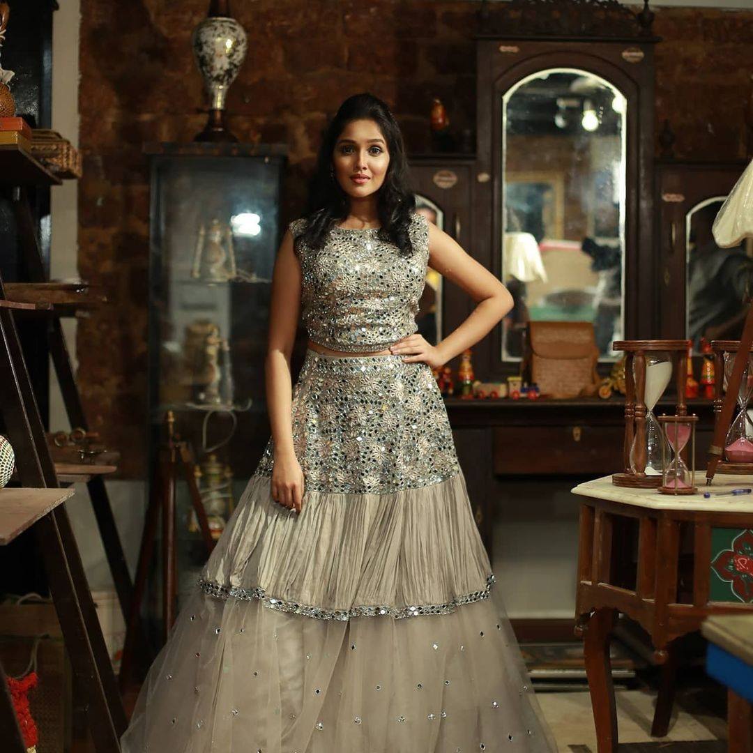 anika-actress-thinatamil