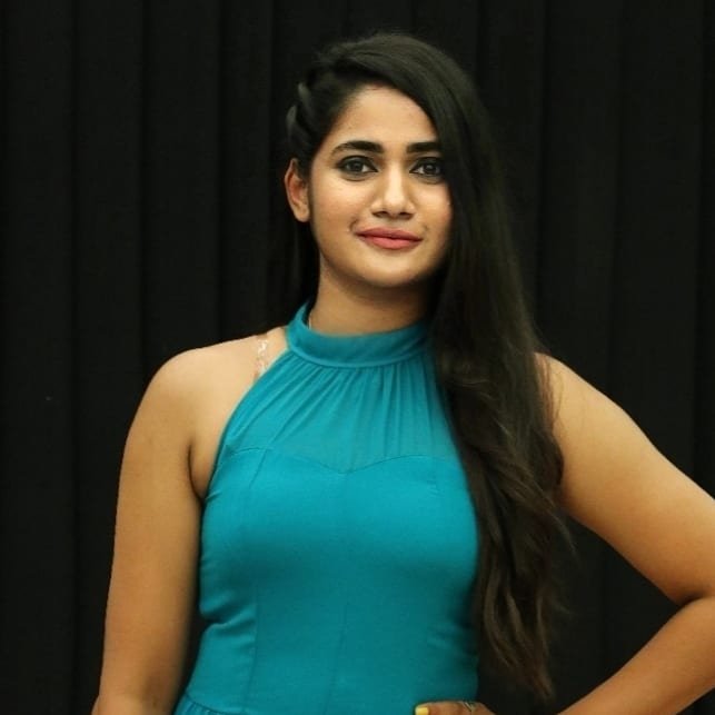 புடவையில் ஜொலிக்கும் ஈழத்து பெண்! கிரங்கி போன தமிழ் ரசிகர்கள்….. தீயாய் பரவும் புகைப்படம் புடவையில் ஜொலிக்கும் ஈழத்து பெண்! கிரங்கி போன தமிழ் ரசிகர்கள்….. தீயாய் பரவும் புகைப்படம்