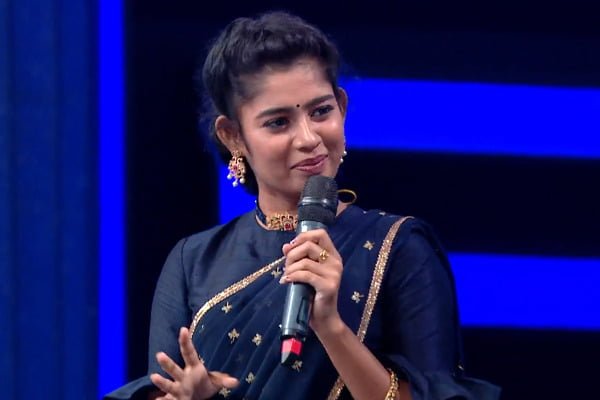 த்ரிஷாவுக்கு போட்டி வந்திருச்சு! பிக் பாஸ் இலங்கை பெண் ஜனனியை பார்த்து சொன்ன கமல் த்ரிஷாவுக்கு போட்டி வந்திருச்சு! பிக் பாஸ் இலங்கை பெண் ஜனனியை பார்த்து சொன்ன கமல்