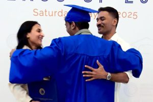 விவாகரத்துக்கு பின் மகனுக்காக ஒன்றாக வந்த தனுஷ் – ஐஸ்வர்யா! போட்டோ படுவைரல் விவாகரத்துக்கு பின் மகனுக்காக ஒன்றாக வந்த தனுஷ் - ஐஸ்வர்யா! போட்டோ படுவைரல்